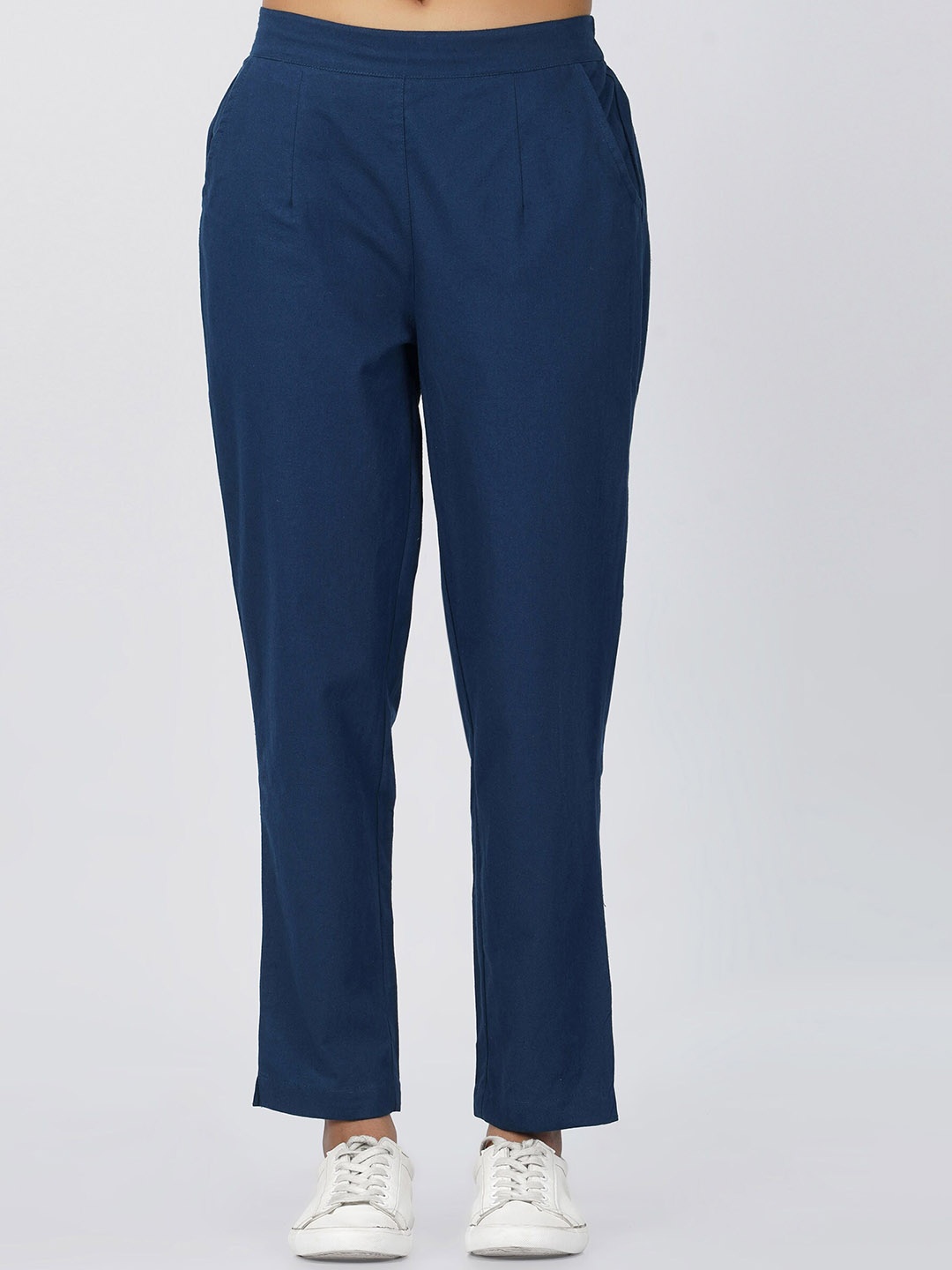 

SPARSA Women Mid-Rise Pure Cotton Easy Wash Pleated Regular Trousers, Blue