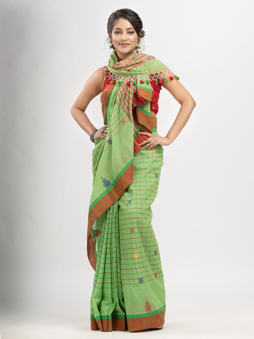 

Angoshobha Checked Pure Cotton Saree, Green