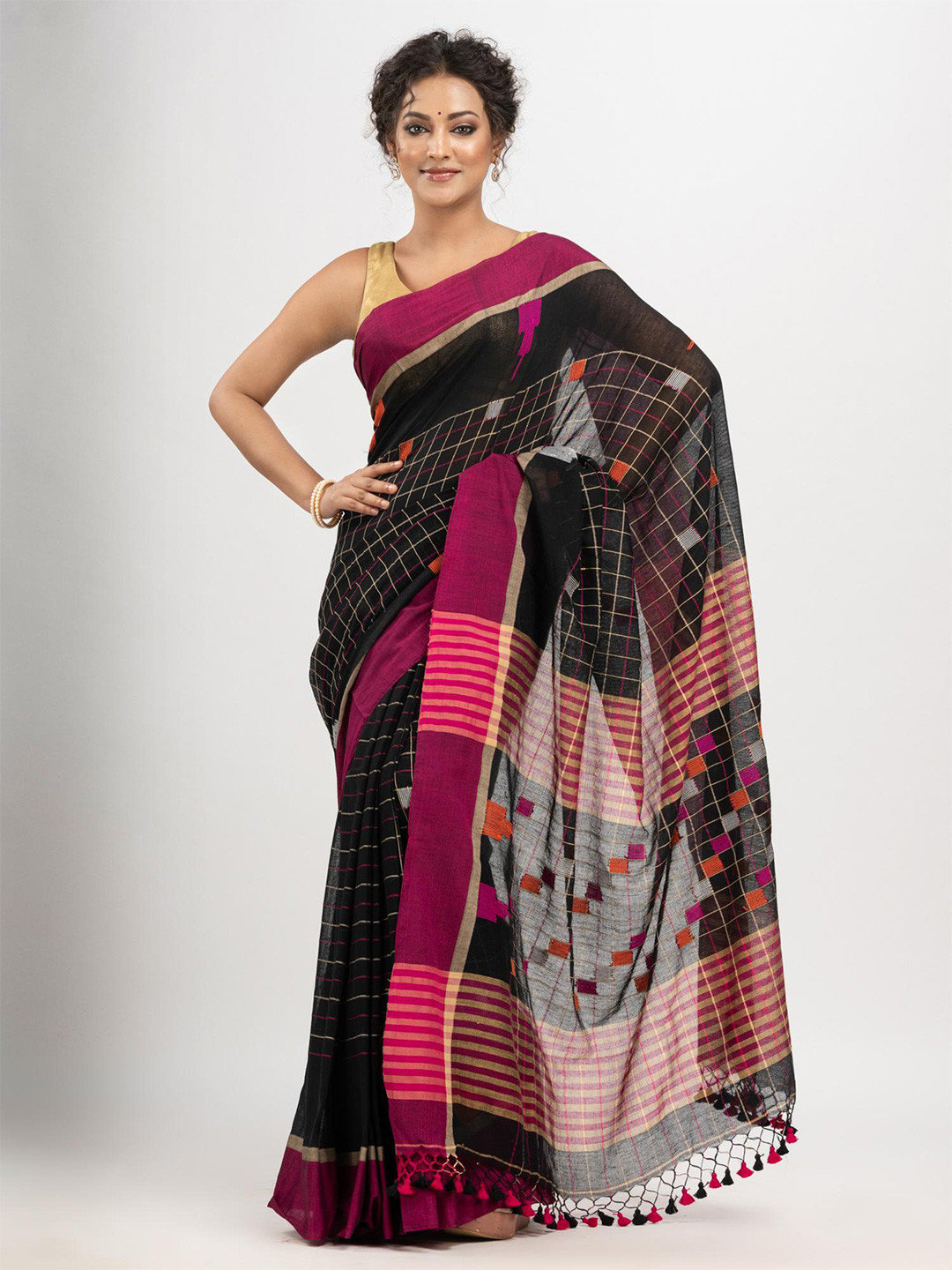 

Angoshobha Checked Pure Cotton Saree, Black