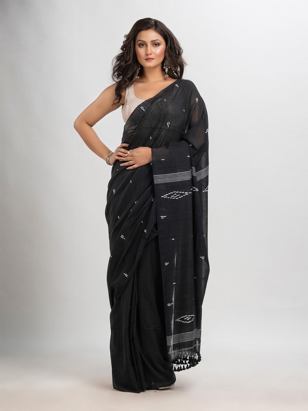 

Angoshobha Ethnic Motifs Woven Design Pure Cotton Jamdani Saree, Black