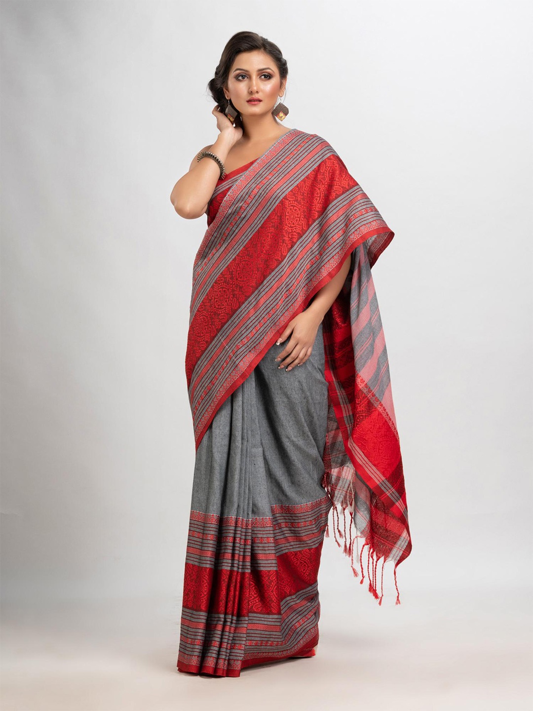 

Angoshobha Striped Pure Cotton Saree, Grey