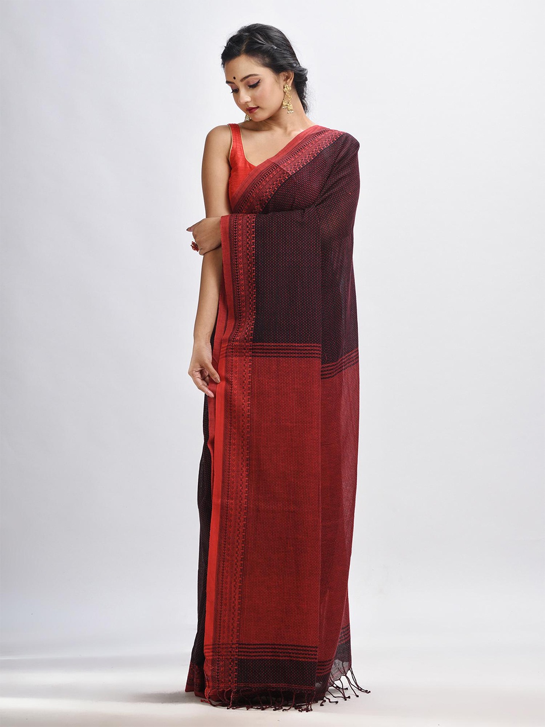 

Angoshobha Woven Design Pure Cotton Saree, Black