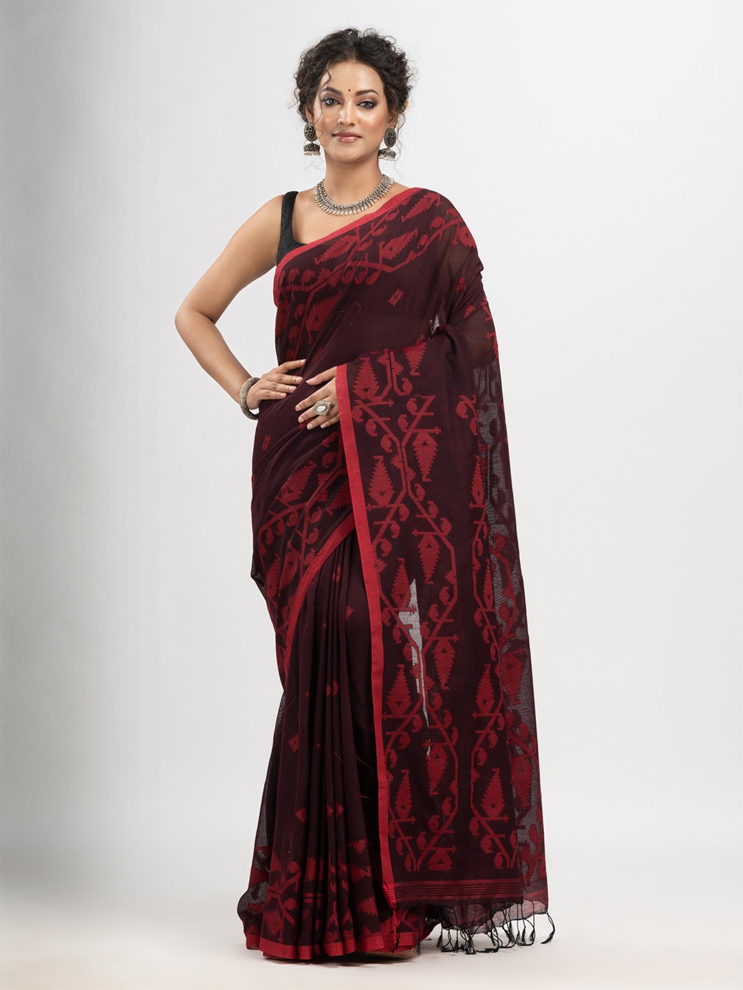 

Angoshobha Ethnic Motifs Woven Design Pure Cotton Saree, Black