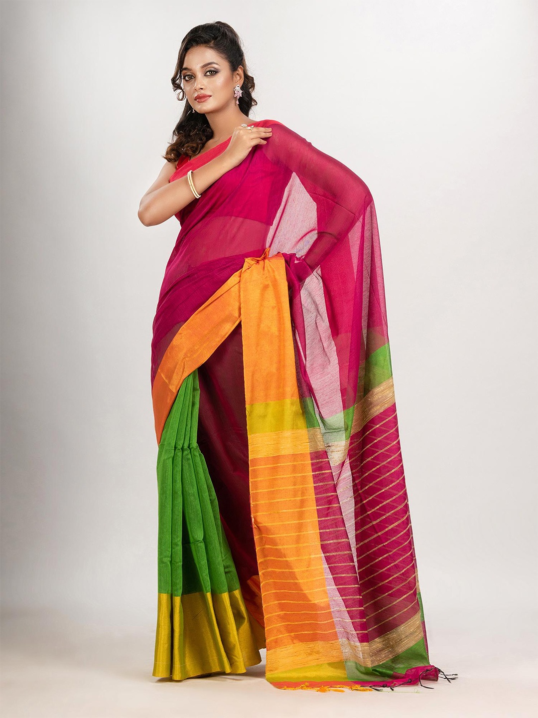 

Angoshobha Colourblocked Saree, Pink