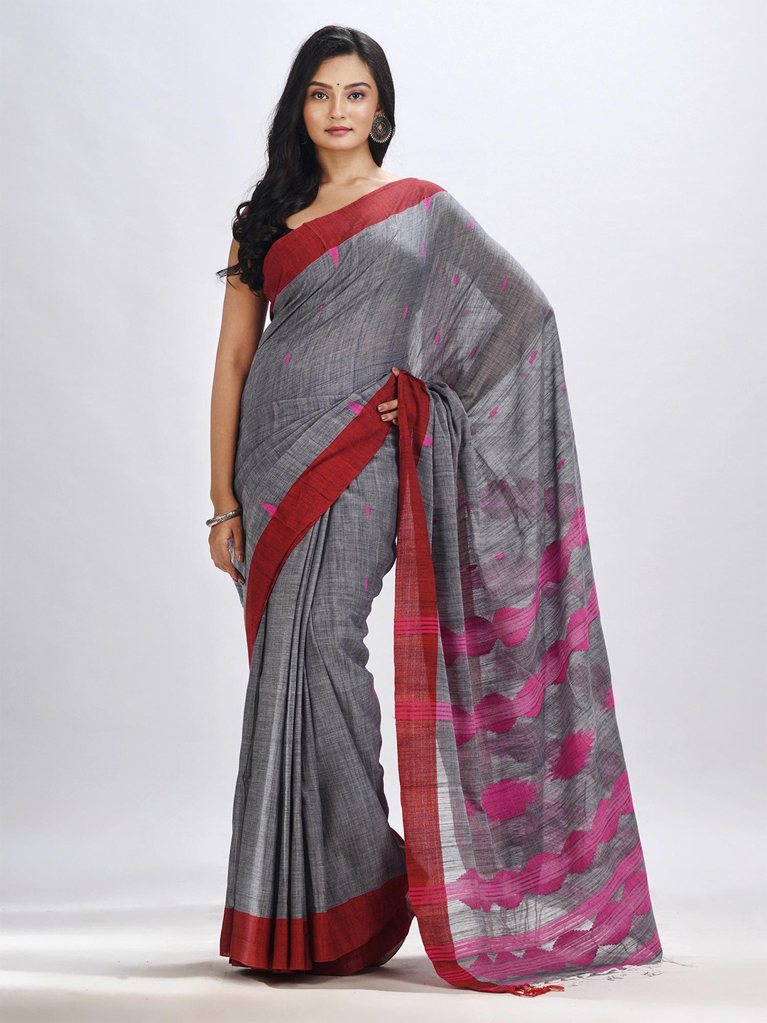 

Angoshobha Geometric Woven Design Pure Cotton Jamdani Saree, Grey