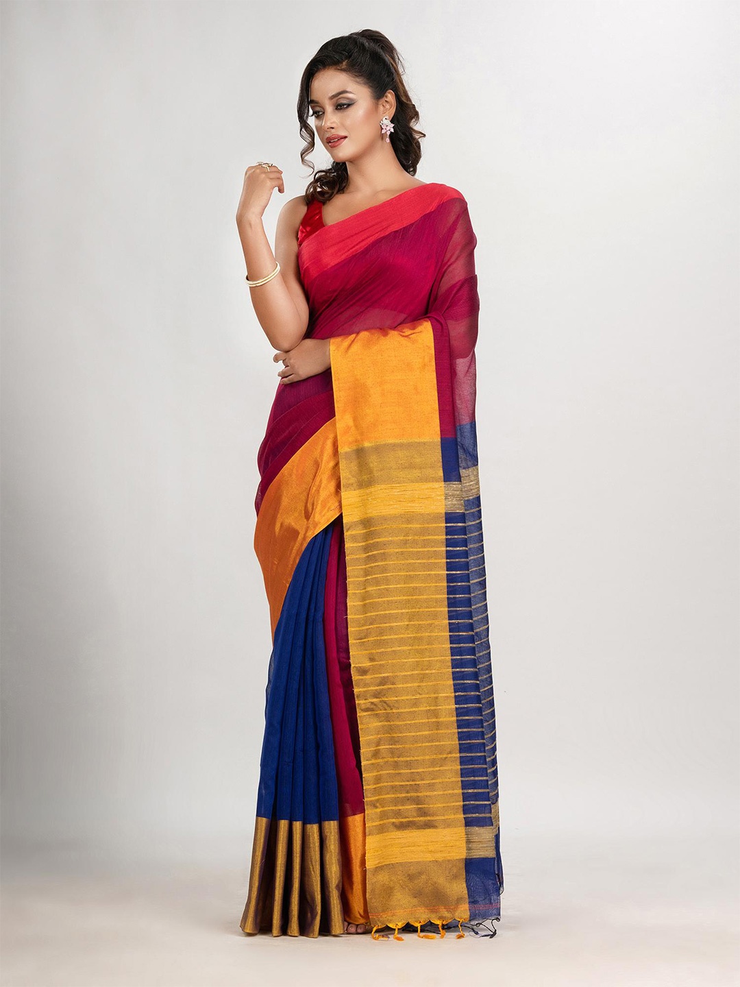 

Angoshobha Colourblocked Saree, Magenta