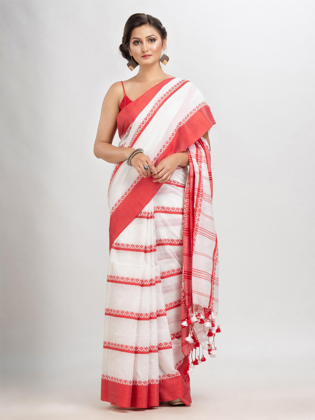 

Angoshobha Striped Woven Design Pure Cotton Saree, White