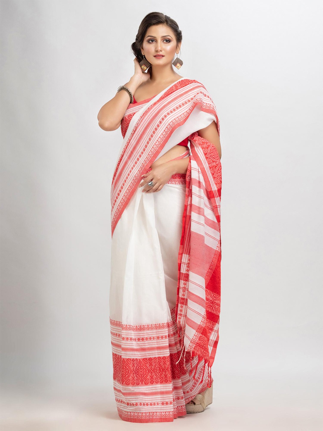 

Angoshobha Ethnic Motifs Woven Design Pure Cotton Saree, White