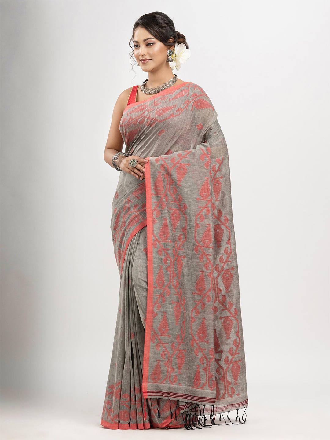 

Angoshobha Ethnic Motifs Woven Design Pure Cotton Saree, Grey