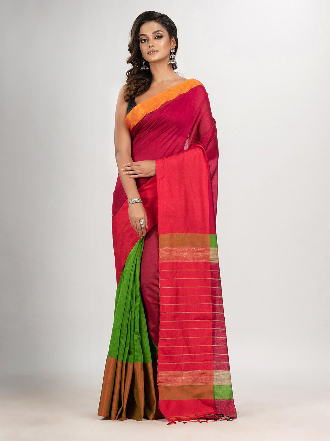 

Angoshobha Colourblocked Saree, Pink