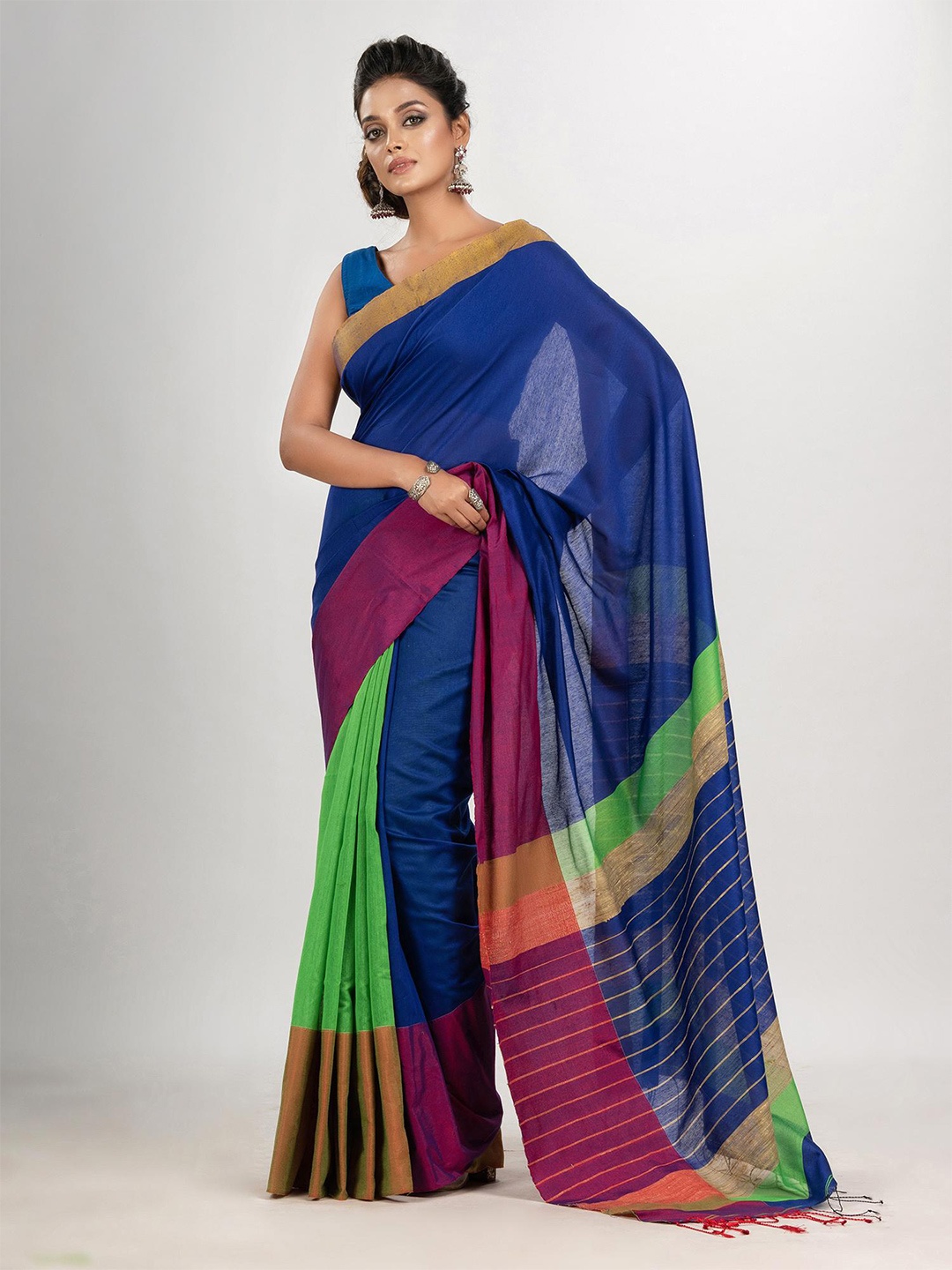 

Angoshobha Colourblocked Saree, Navy blue