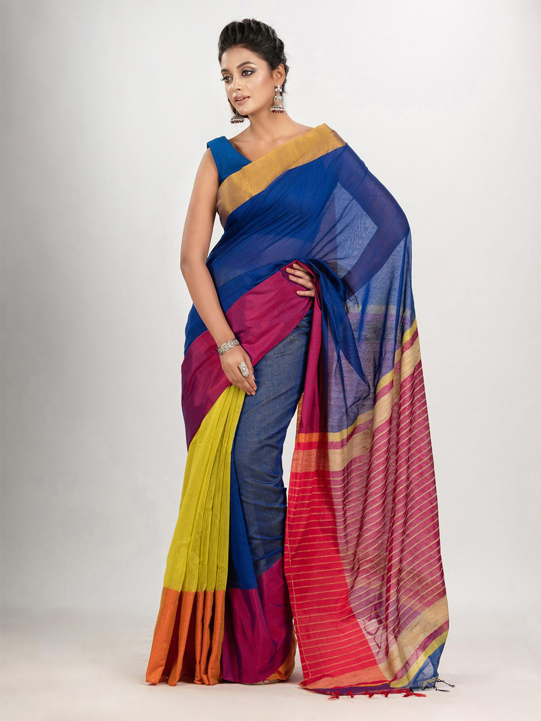 

Angoshobha Colourblocked Saree, Blue