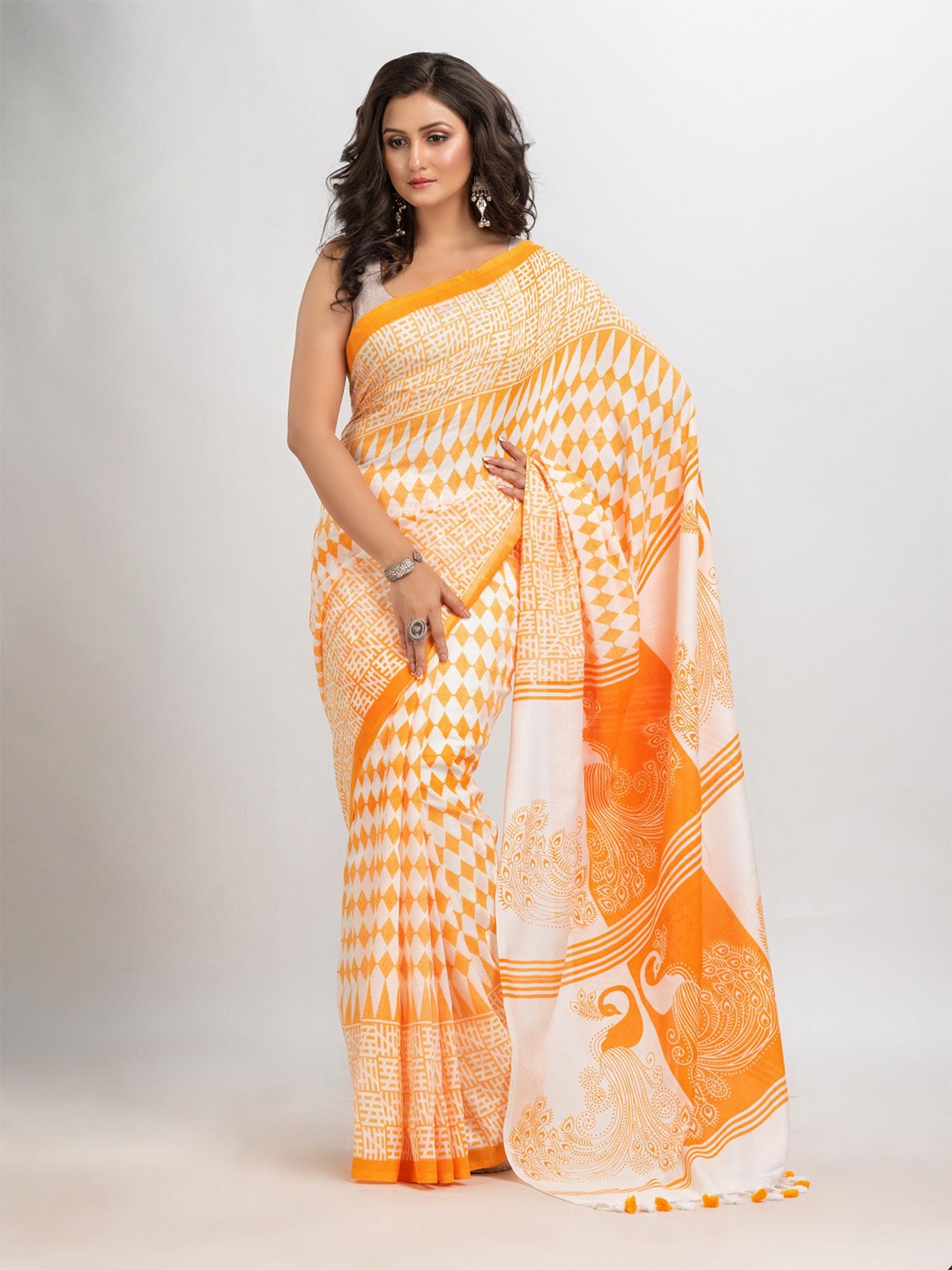 

Angoshobha Geometric Printed Pure Cotton Saree, White