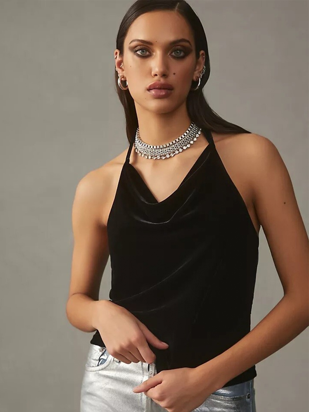 

Dracht Halter Neck Velvet Crop Top, Black