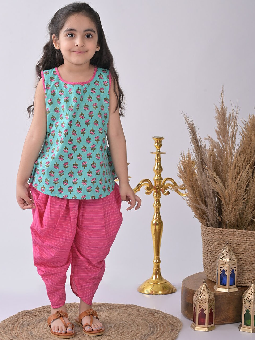 

Sangria Girls Printed Pure Cotton Kurti With Dhoti Pants, Pink