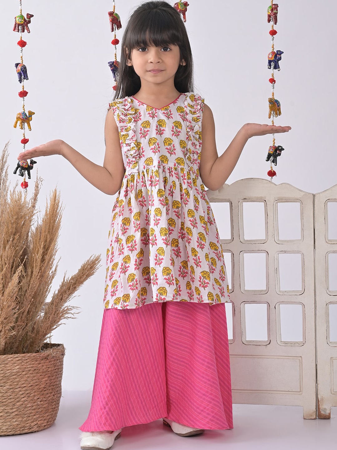

Sangria Girls Printed Pure Cotton Kurti With Palazzos, Pink