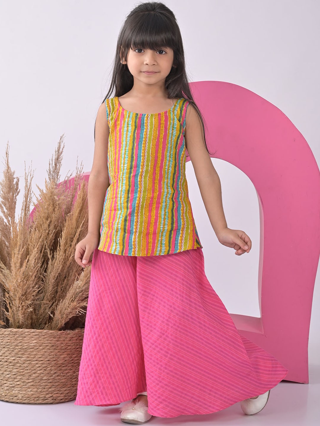 

Sangria Girls Printed Pure Cotton Kurti With Palazzos, Yellow