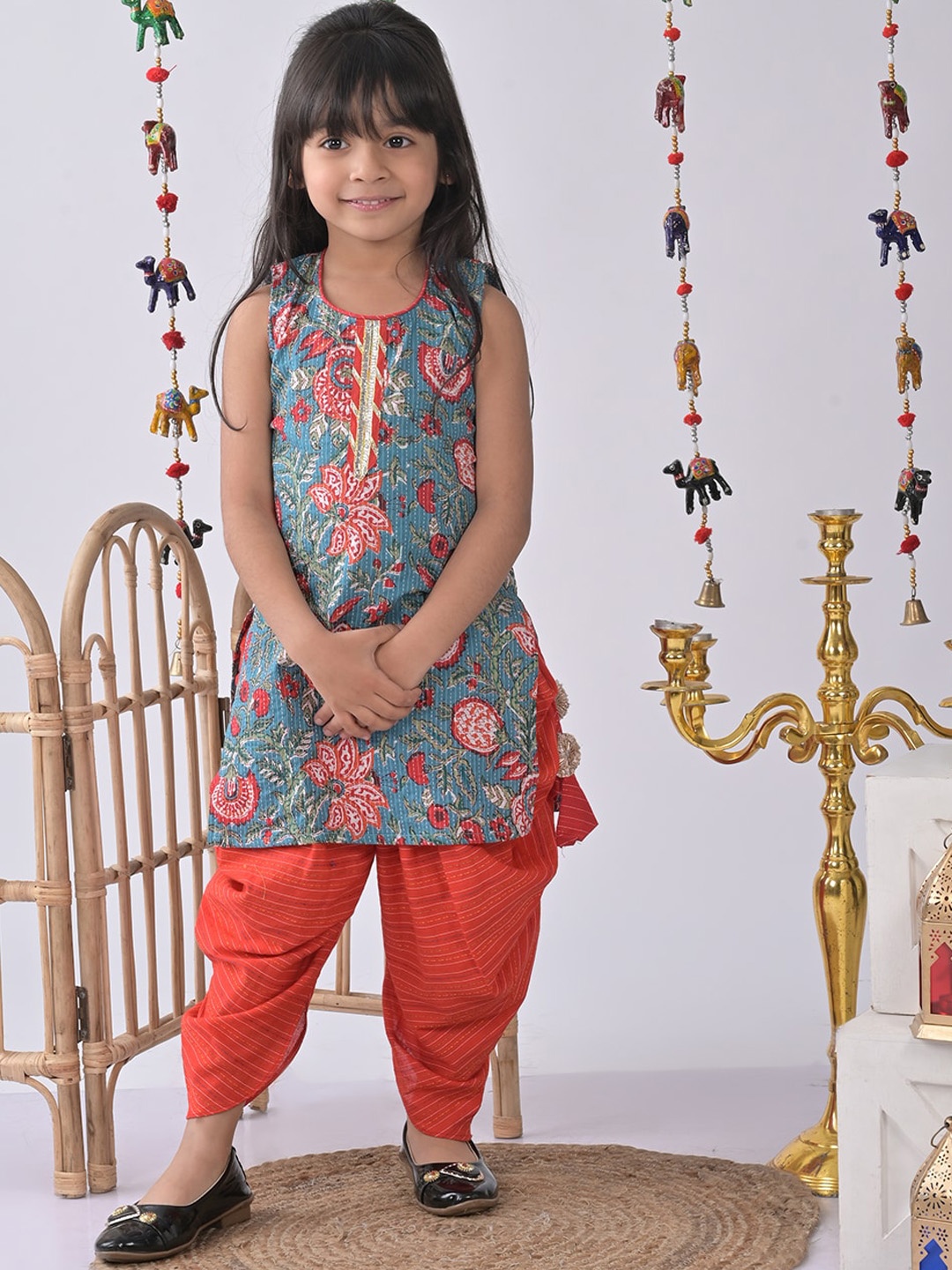 

Sangria Girls Printed Pure Cotton Kurti With Dhoti Pants, Red