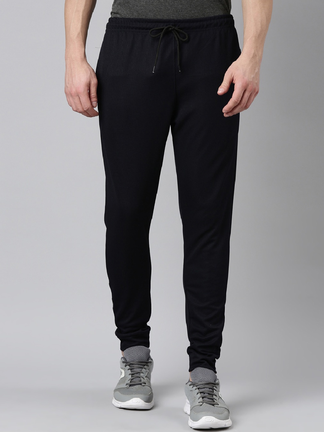 

MADSTO Men Mid-Rise Joggers, Black