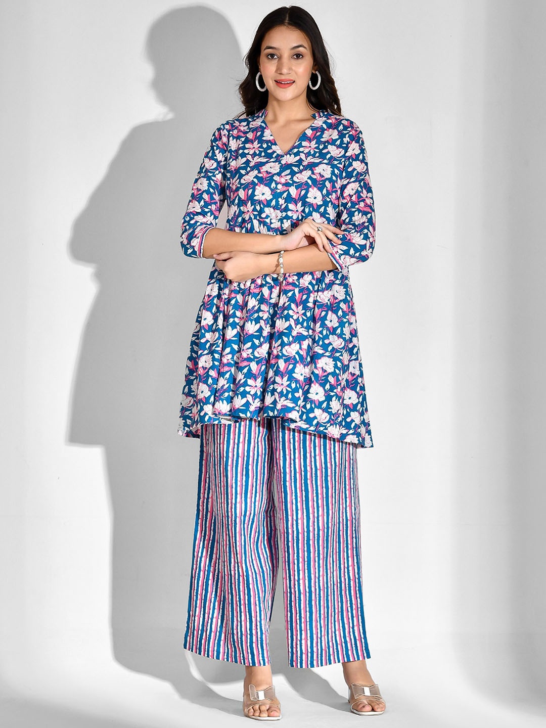 

mokshi Floral Printed V-Neck Pure Cotton Empire Anarkali Kurta With Palazzos, Blue