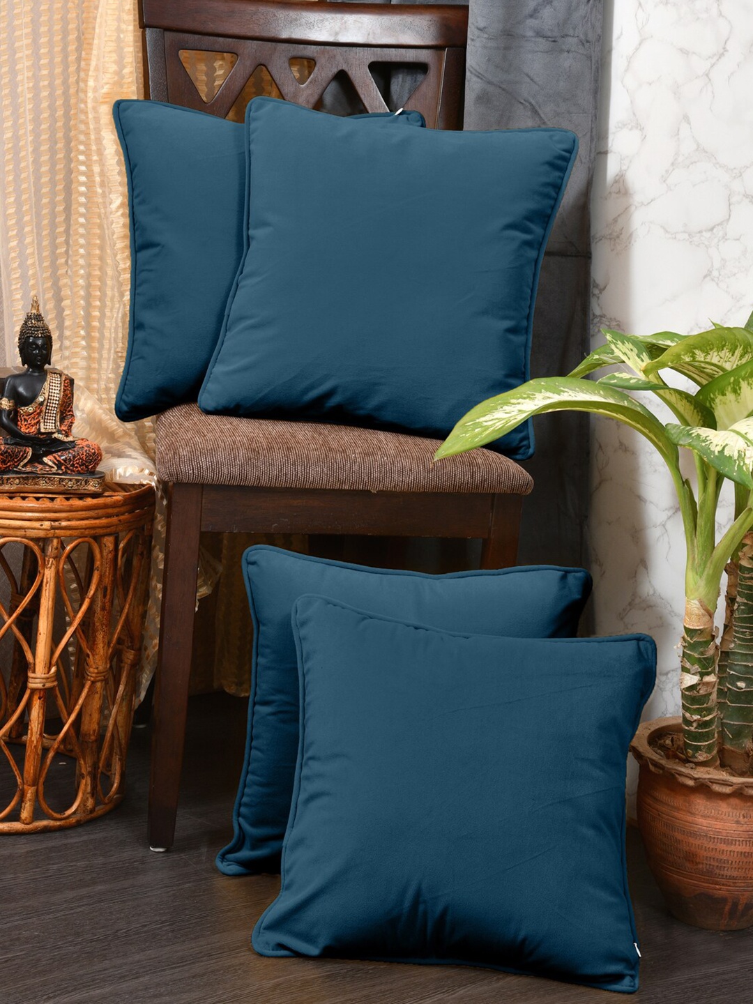 

Clasiko Blue 4Pcs Velvet Square Cushion Covers
