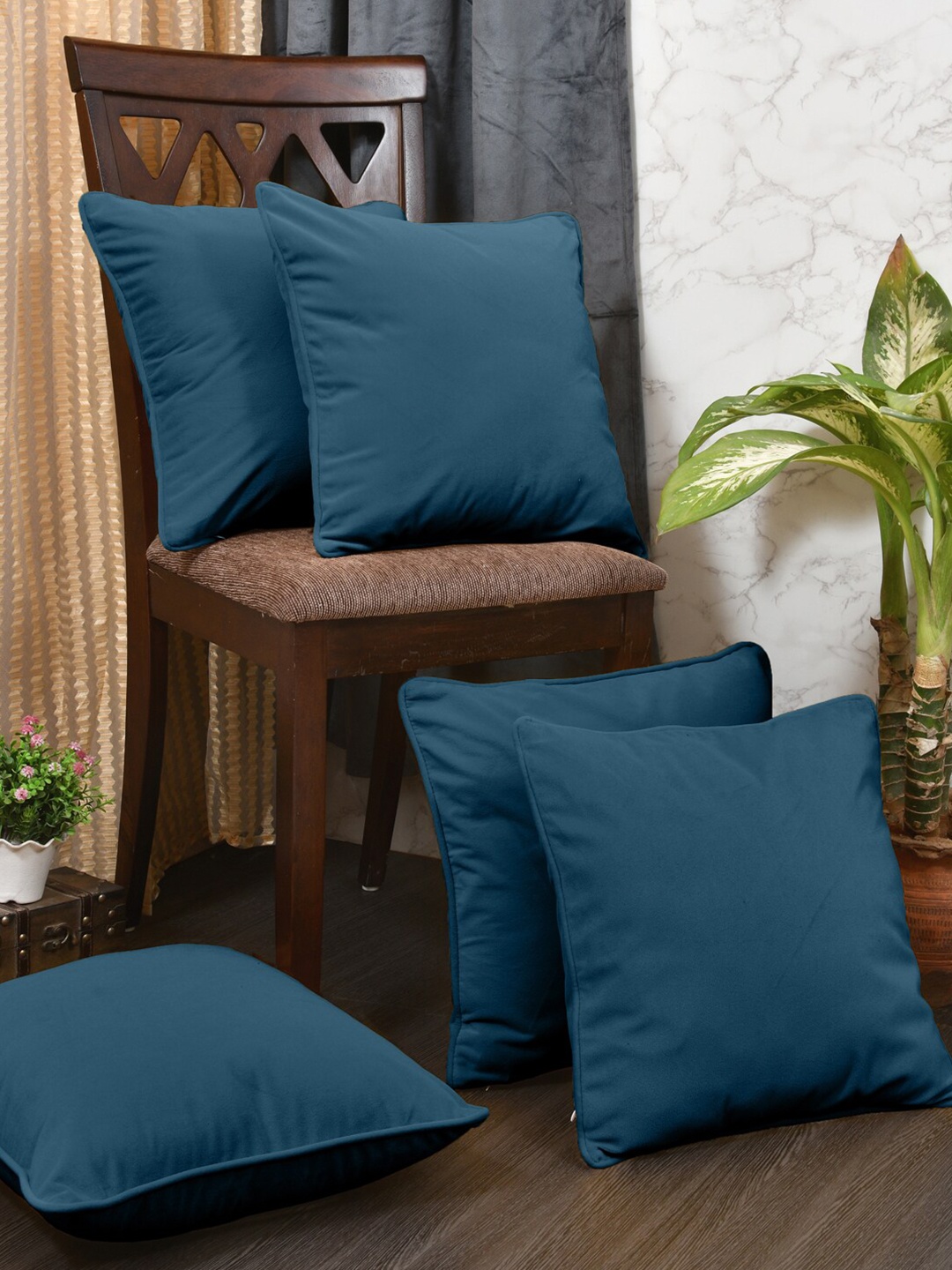 

Clasiko Blue 5 Pcs Velvet Square Cushion Covers