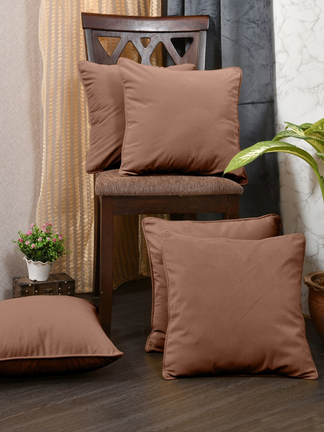 

Clasiko Brown 5 Pcs Velvet Square Cushion Covers