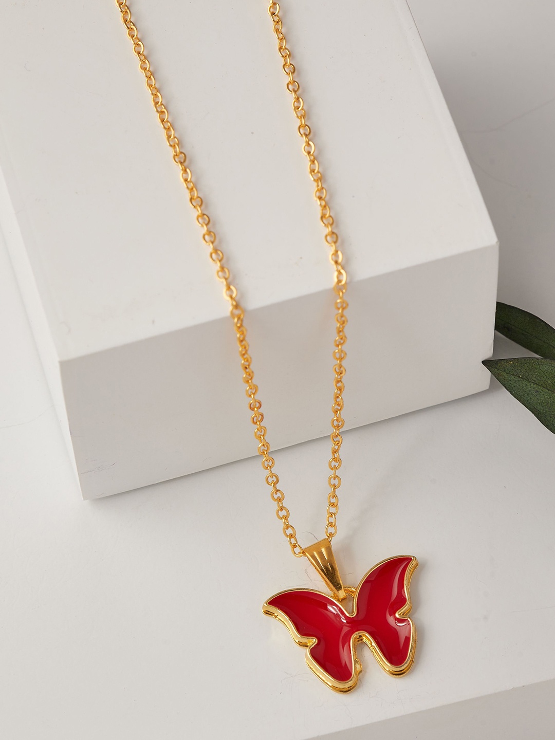 

DressBerry Gold-Plated Butterfly Shaped Pendant With Chain