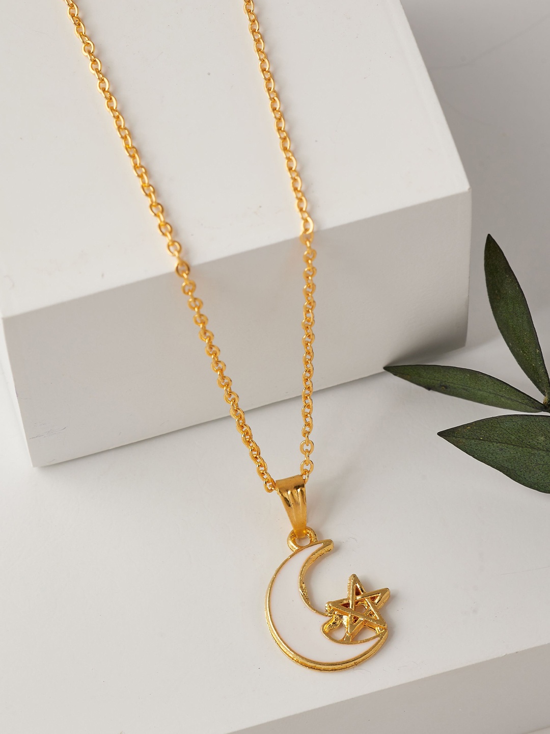 

DressBerry Gold-Plated Moon Shaped Pendant With Chain