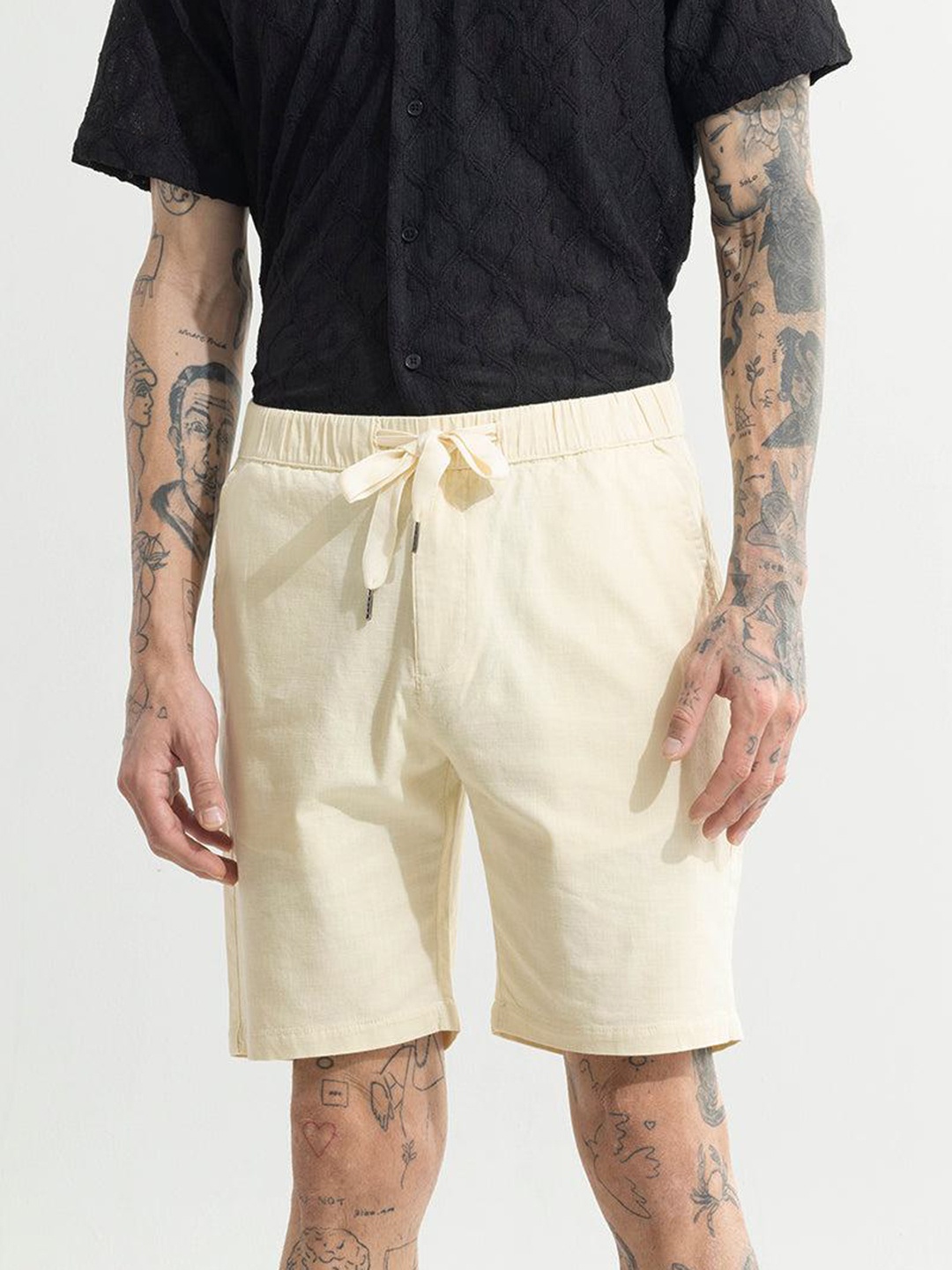 

Snitch Men Cream-Coloured Mid-Rise Slim Fit Linen Shorts