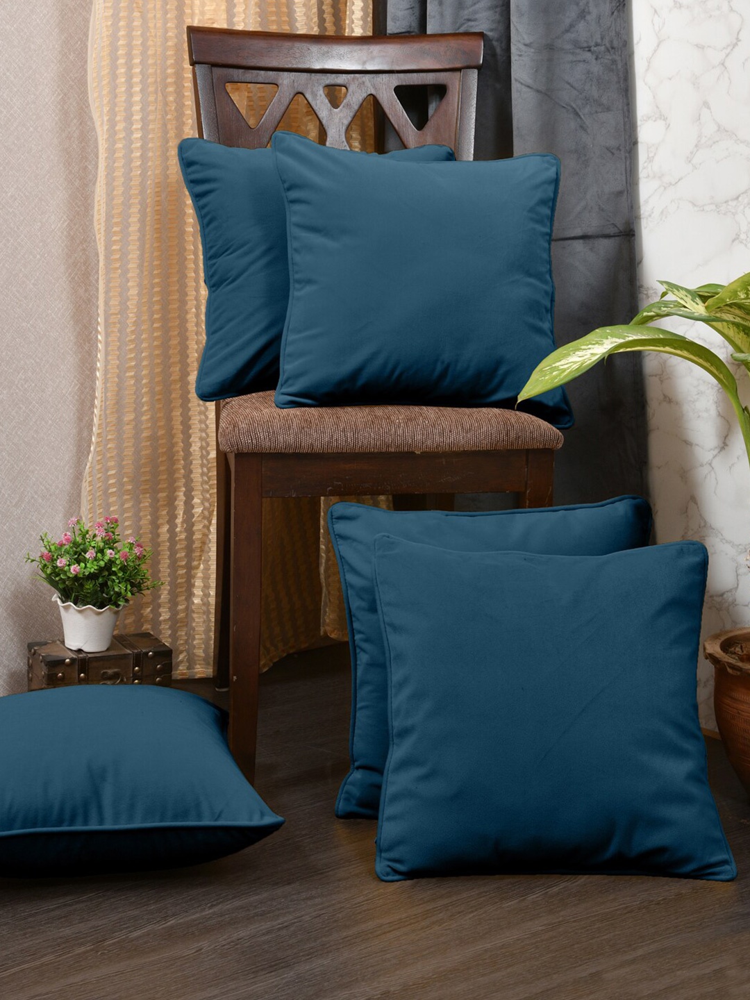 

Clasiko Blue 5Pcs Velvet Square Cushion Covers