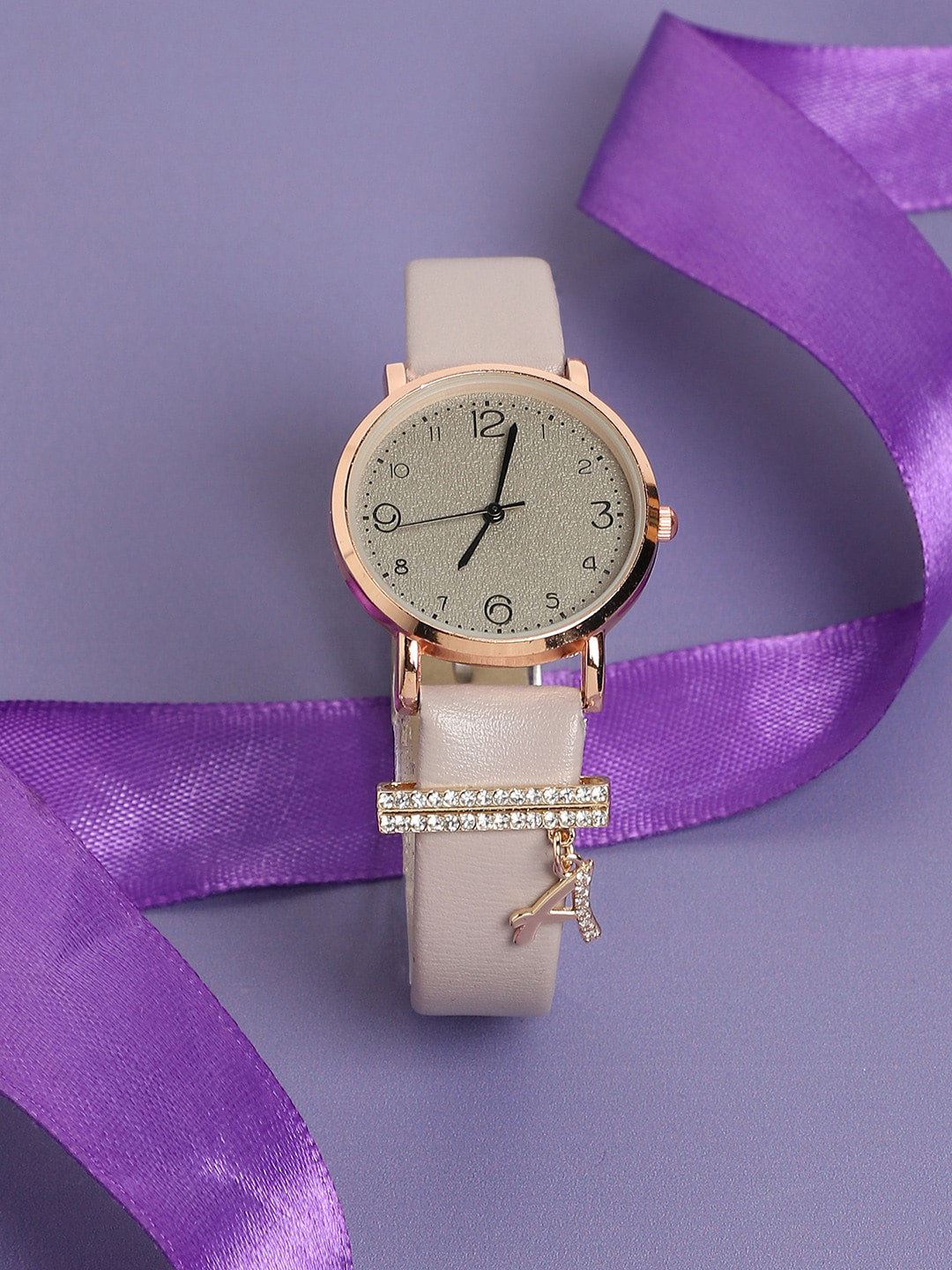 

HAUTE SAUCE by Campus Sutra Round Analog Watch With A Watch Charm AW23_HSCW5120, Grey