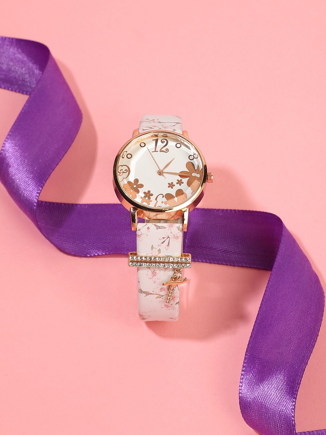 

HAUTE SAUCE by Campus Sutra Round Analog Watch With T Watch Charm AW23_HSCW5095, White