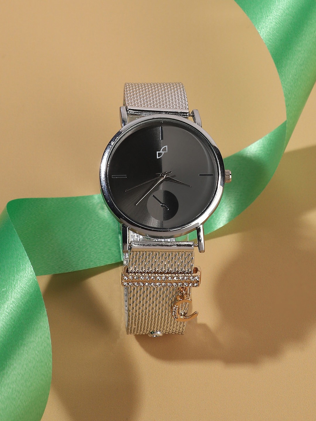 

HAUTE SAUCE by Campus Sutra Women Round Analog Watch With C Liberty Initial Watch Charm, Silver