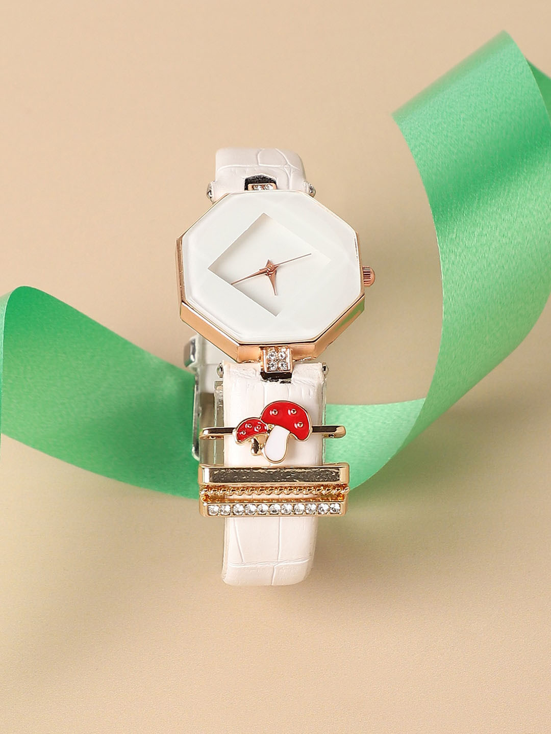 

HAUTE SAUCE by Campus Sutra Round Analog Watch With Mushroom Watch Charm AW23_HSCW5123, White