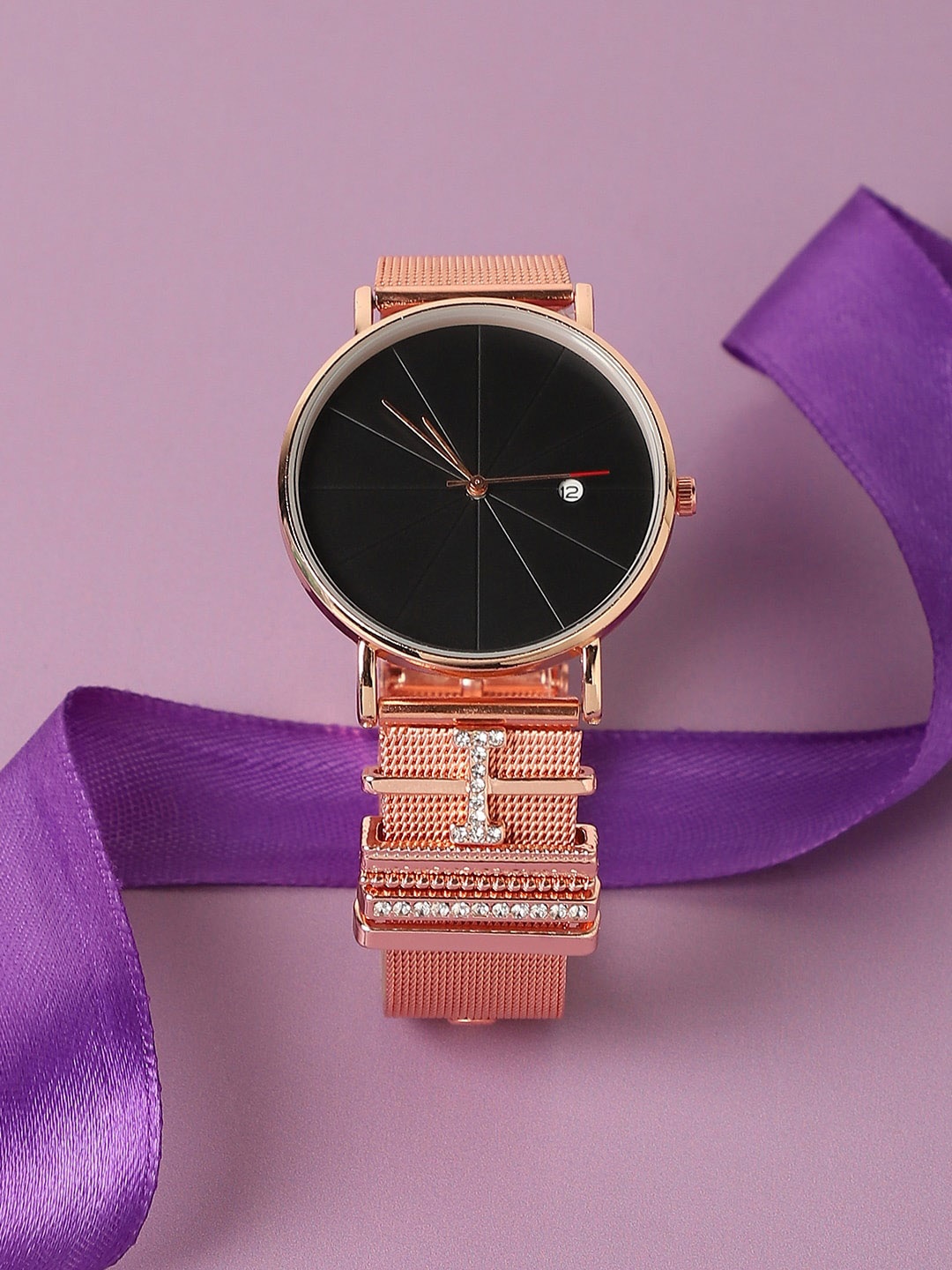 

HAUTE SAUCE by Campus Sutra Round Analogue Watch With I Initial Watch Charm AW23_HSCW5108, Rose gold