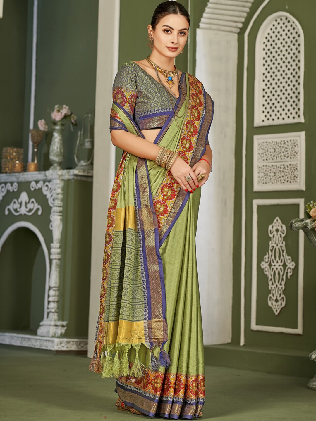 

WINKLECART Olive Green Woven Design Zardozi Pure Designer Mysore Silk Saree
