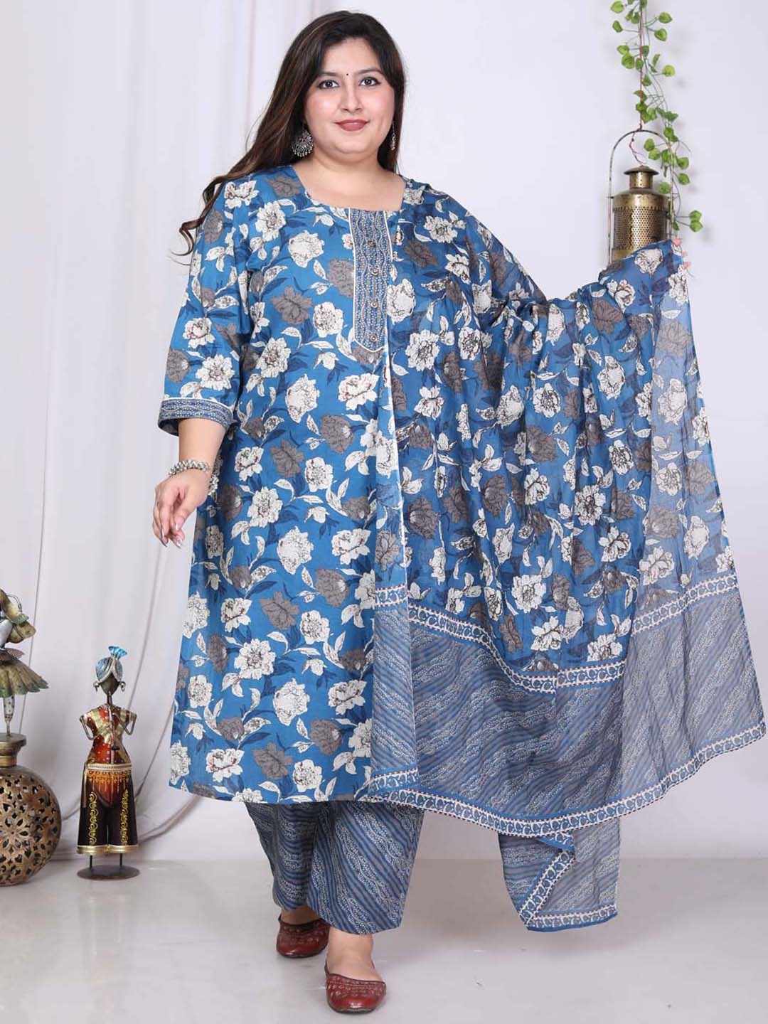 

Meena Bazaar Plus Size Floral Printed Kurta With Palazzos & Dupatta, Blue