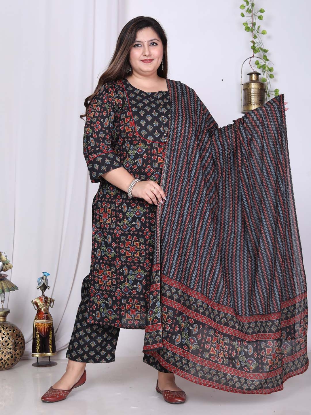 

Meena Bazaar Plus Size Floral Printed Kurta With Palazzos & Dupatta, Black