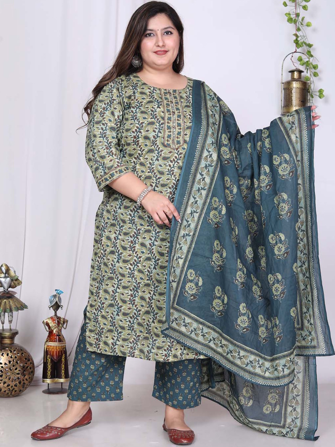 

Meena Bazaar Plus Size Paisley Printed Kurta With Palazzos & Dupatta, Green