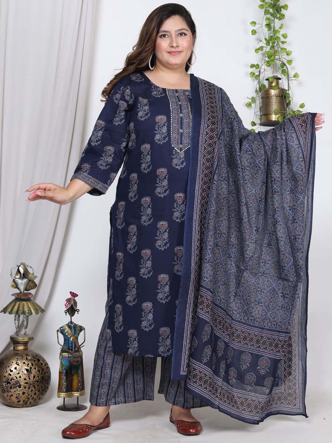 

Meena Bazaar Plus Size Floral Printed Gotta Patti Kurta With Palazzos & Dupatta, Navy blue