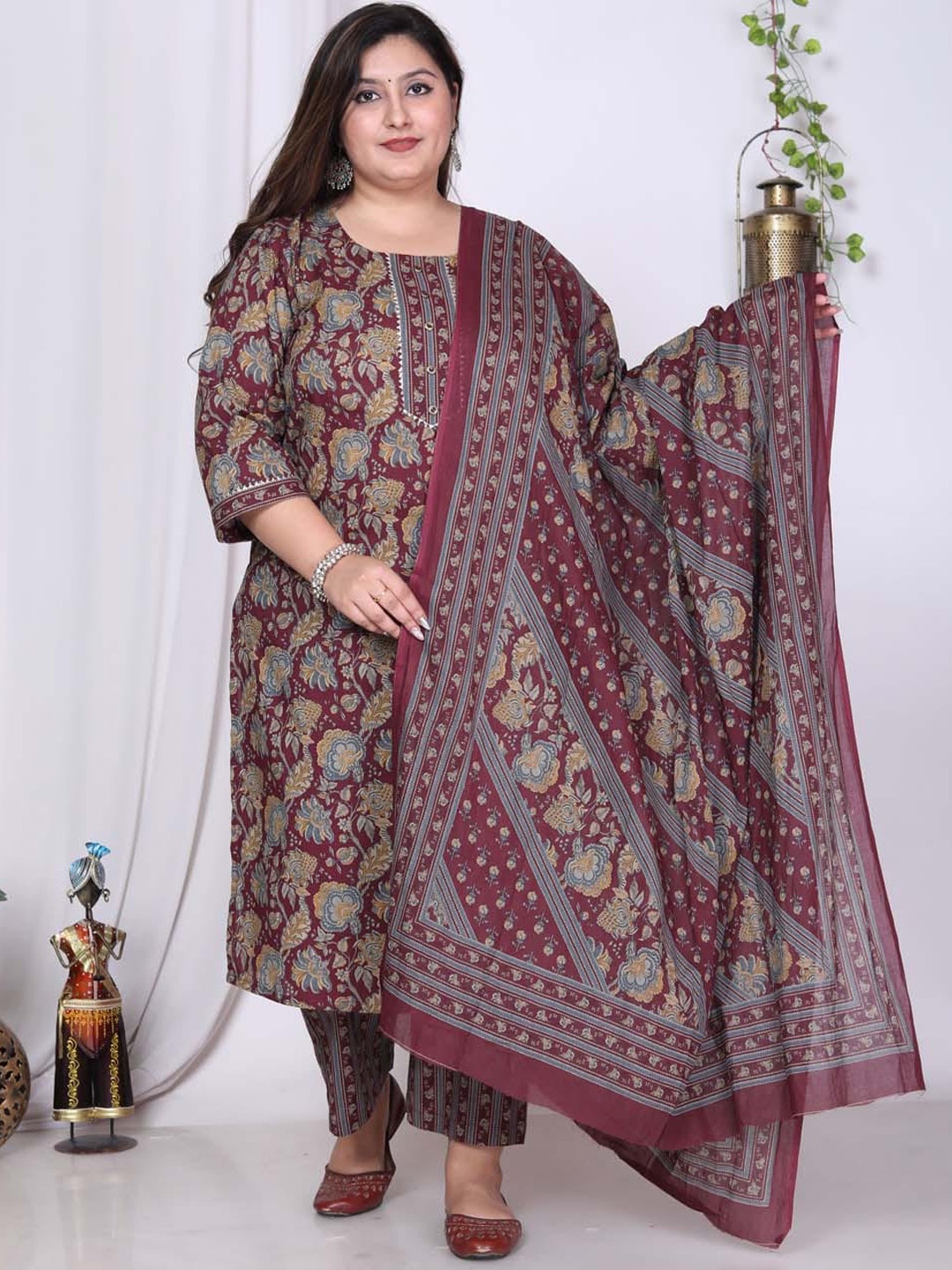 

Meena Bazaar Plus Size Floral Printed Kurta With Palazzos & Dupatta, Burgundy