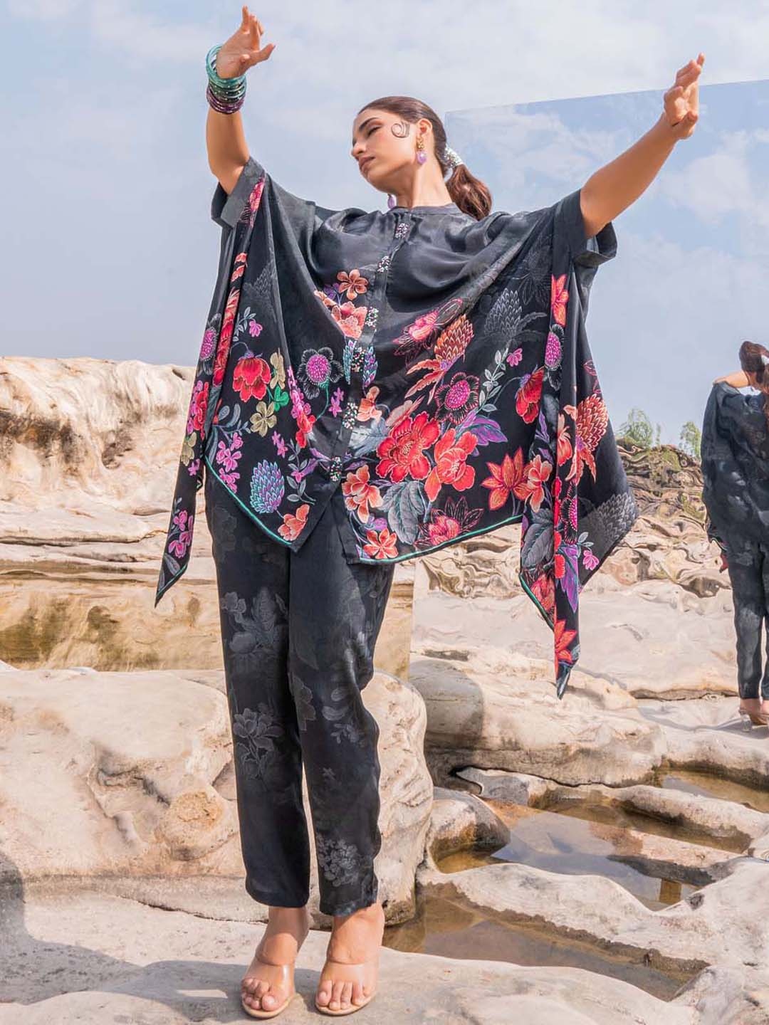 

Meena Bazaar Floral Printed Kaftan Kurti With Trouser, Black