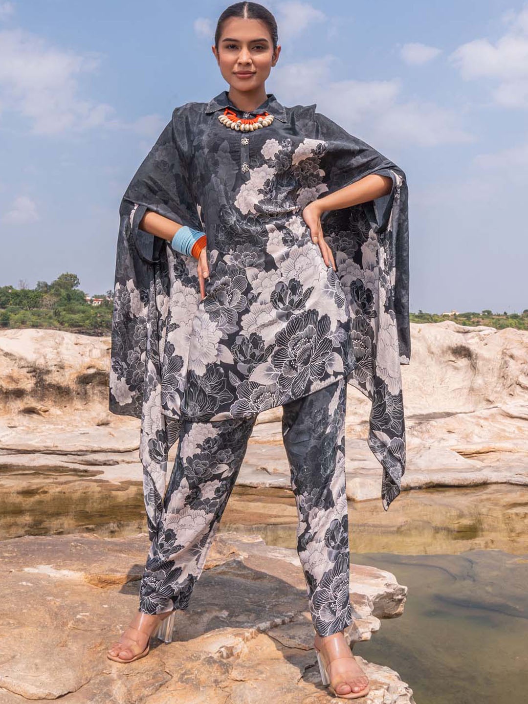 

Meena Bazaar Floral Printed Kurti with Trousers, Black