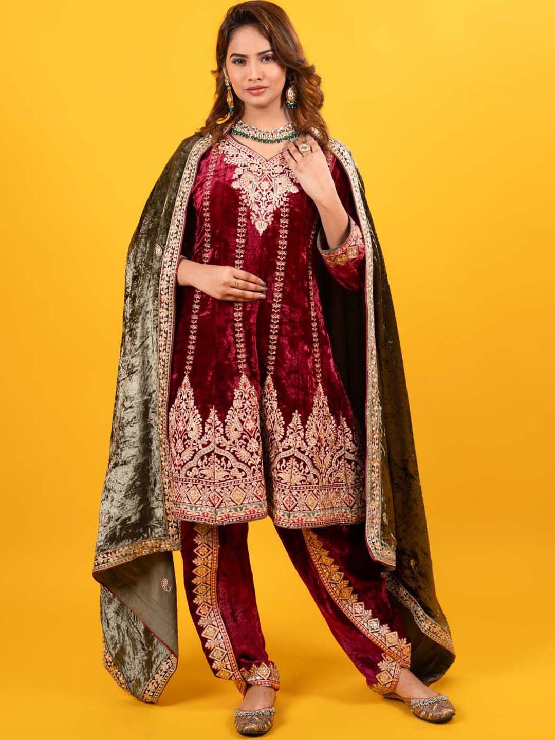 

Meena Bazaar Ethni Motifs Embroidered Velvet Kurti With Dhoti Pants & Dupatta, Maroon