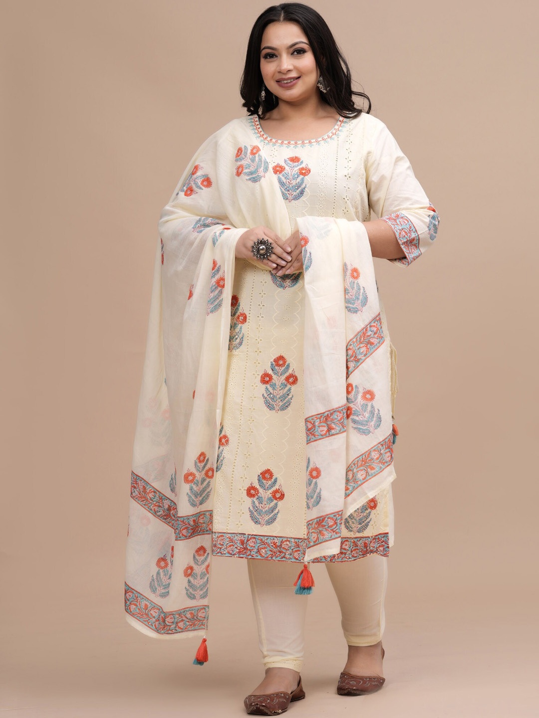 

Sztori Plus Size Ethnic Embroidered Pure Cotton Schiffli Kurta with Trousers & Dupatta, White