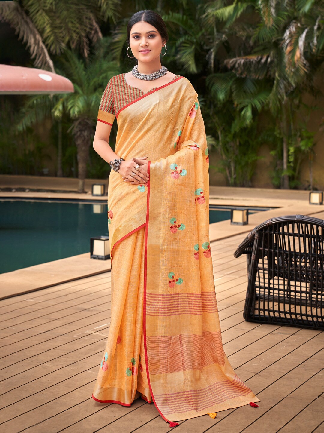 

Riwazo Geometric Embroidered Zari Saree, Orange