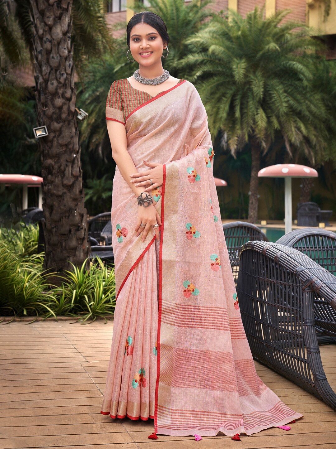 

Riwazo Ethnic Motifs Embroidered Zari Saree, Pink