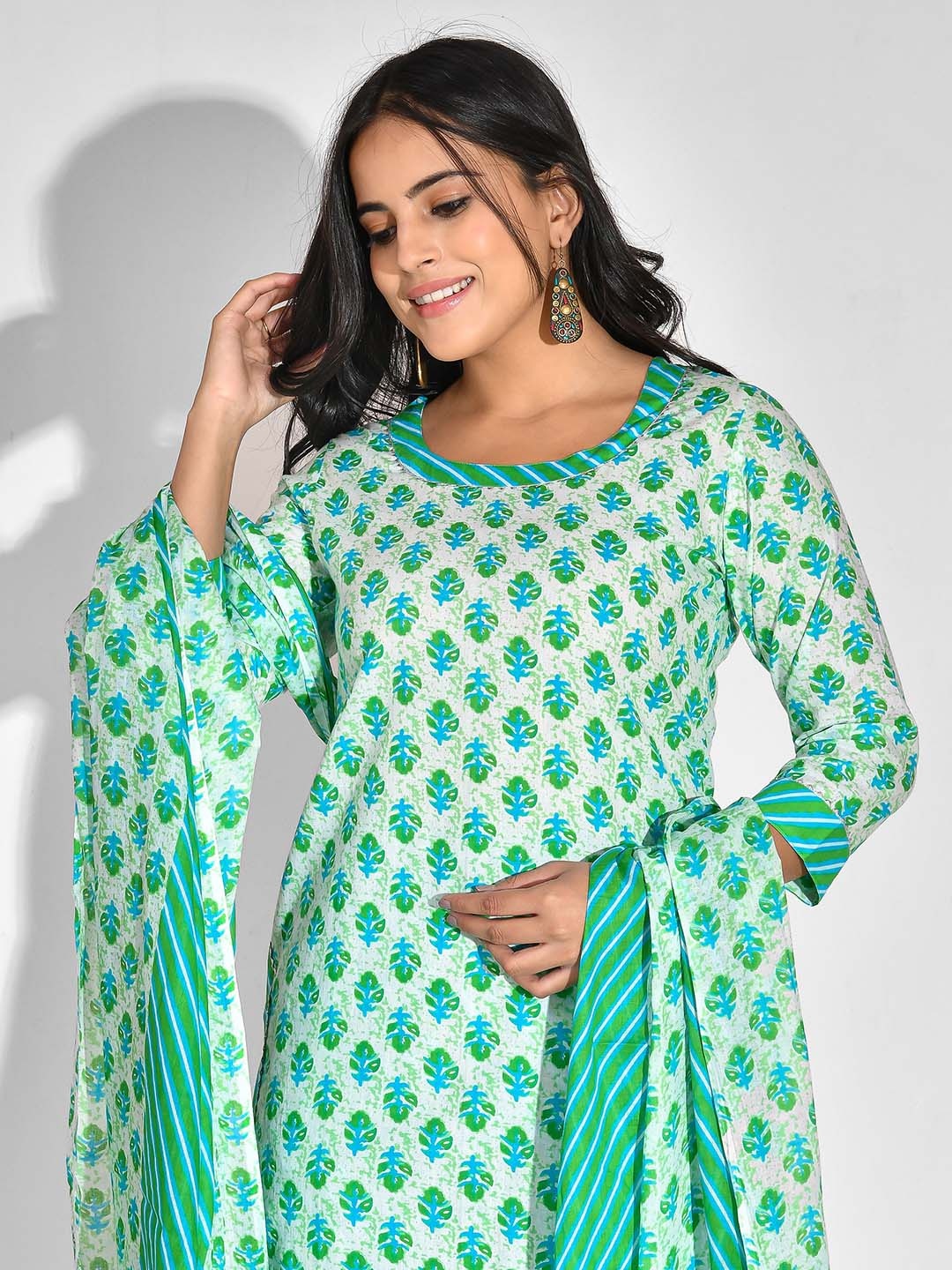 

mokshi Floral Printed Pure Cotton Kurta & Palazzos With Dupatta, Green