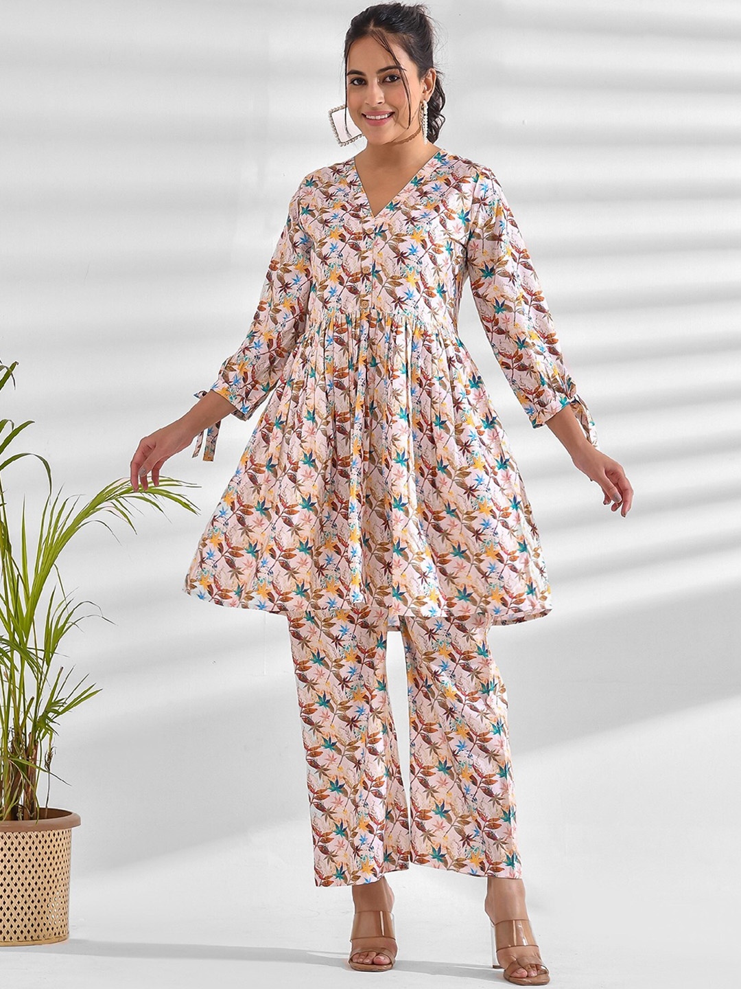 

mokshi Floral Printed Kurti with Palazzos, Beige